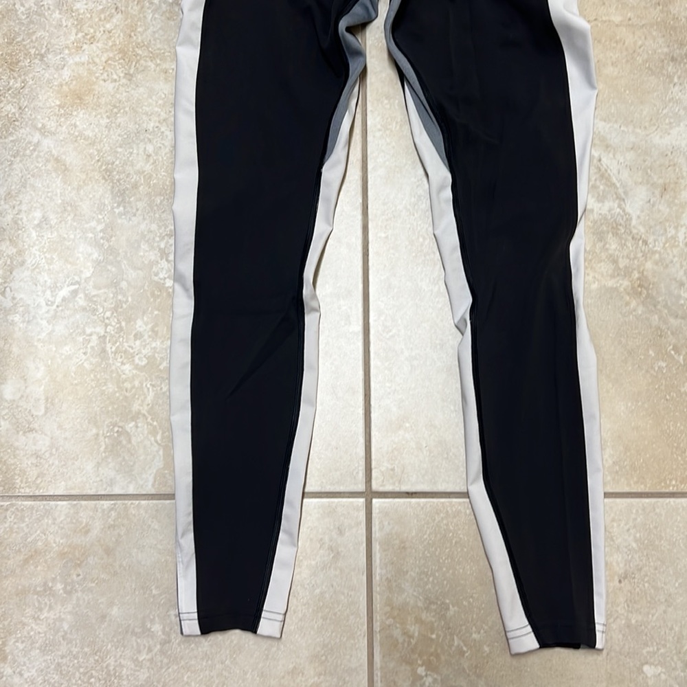 Athleta crest colorblock tight small black, gray white - Picture 11 of 11